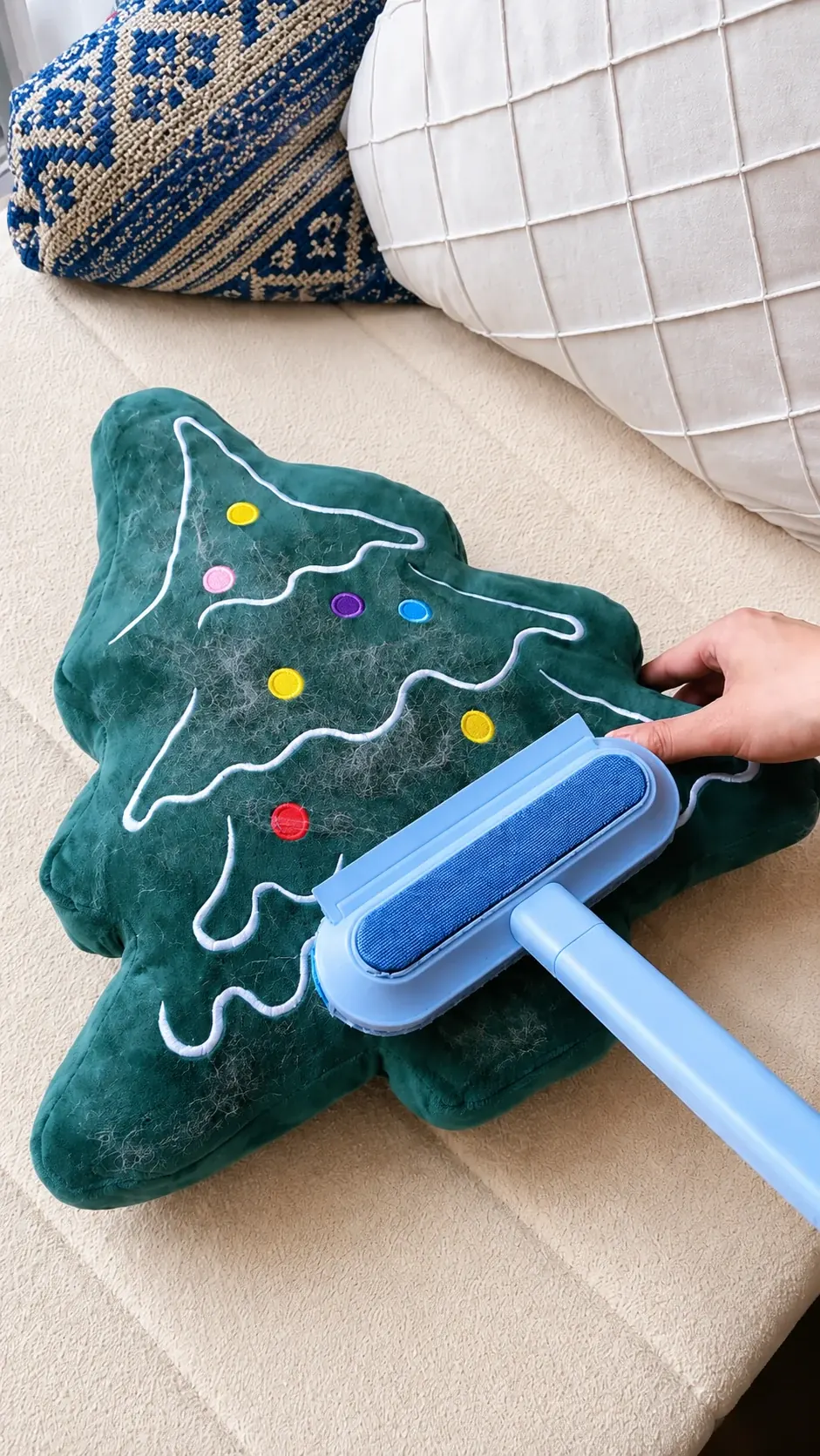Pillow with pet hair before using Shedivo